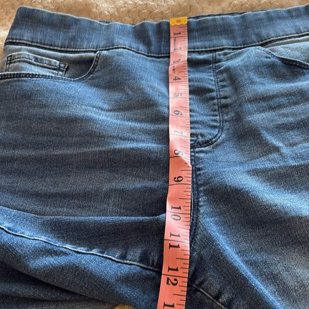 DKNY JEANS Denim Shorts - Picture 10 of 10